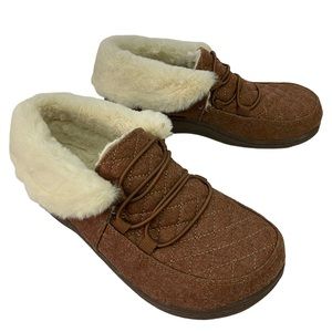 VIONIC BELIEVE QUILTED BROWN FLANNEL SHEARLING LINED SLIPPER SIZE 5